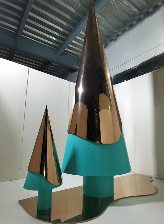 Christmas Tree Display Ideas for tiffany store front