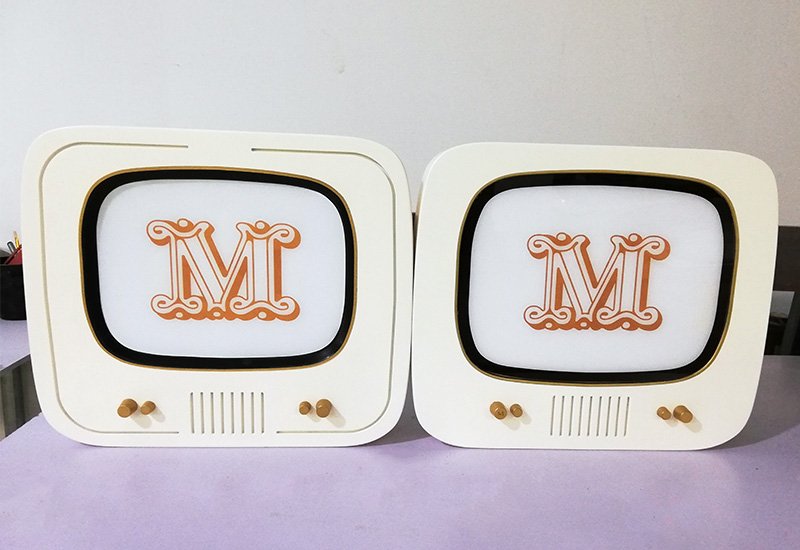 MaxMara store displays with tv shape design