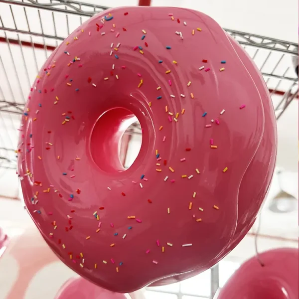 Personalized retail display sculpture
